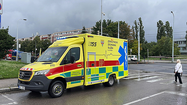 V garážích v pražské Libni ležel postřelený muž, případ vyšetřuje oddělení vražd