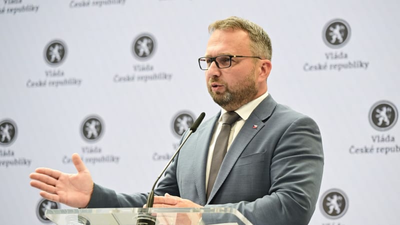 Důchodci si od ledna polepší, oznámil Jurečka. Pár stovek navíc pokryje inflaci