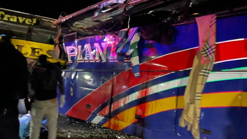 Tragická nehoda: Při srážce dvou autobusů a dalších vozidel zemřelo v Ugandě nejméně 60 lidí