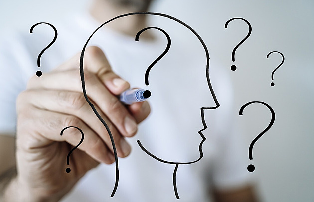 Co způsobuje, že někteří lidé utrácejí zbytečně moc či investují s chybami