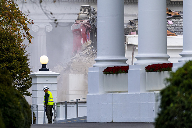 Válečné tance kolem Trumpova tanečního sálu. Bourání v Bílém domě rozděluje USA