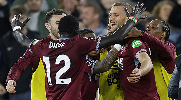 ONLINE: Souček skóruje a vyrovnává Bergerův rekord. United zachránili remízu