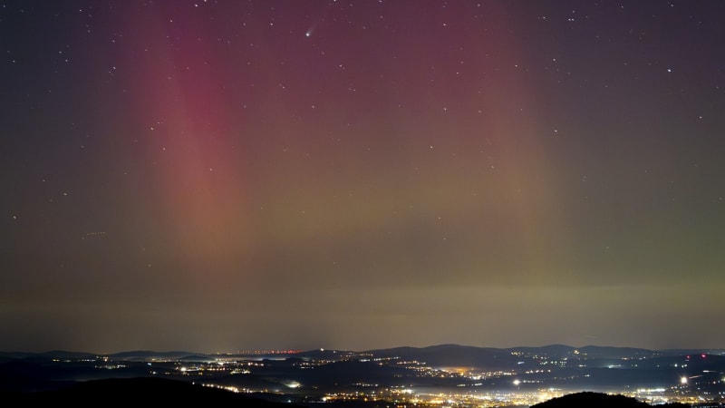 Polární záře už za pár hodin opět rozzáří oblohu nad Českem. Kde a kdy ji můžete pozorovat?