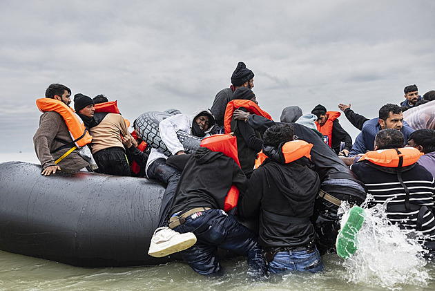 Konec automatických dávek. Británie chystá přísnější podmínky pro migranty