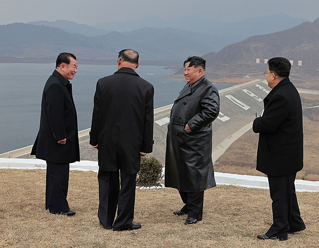 OBRAZEM: „Nová historie prosperity“. Kim slavnostně otevřel novou vodní elektrárnu