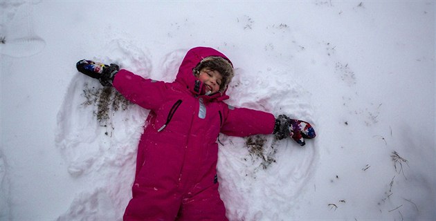 Toxiny i mikroplasty. Sníh neolizujte, hrozí otrava, varují zdravotníci