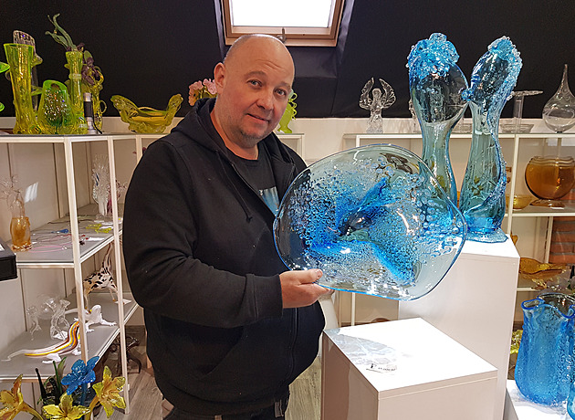 Tvořil pro papeže či Expo. Opozdilcům dárek vyrobím i na Štědrý den, říká sklář