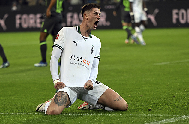 Fotbalové přestupy ONLINE: Čvančara se vrací do Německa, Hlavatý do Pardubic