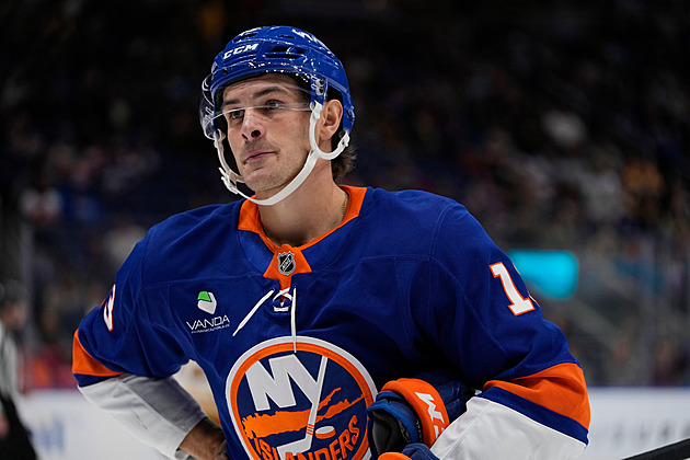 Surová odveta. Lídr Islanders mstil mladou hvězdu, po sekeře ale sklízel pochvaly