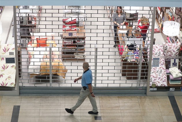 Jaké obchody jsou otevřené 1. ledna 2026 a jak funguje rozvoz jídla na Nový rok