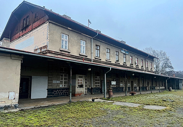 Nechtěné historické nádraží. Po krachu s krajem stát budovu nabídne malé obci
