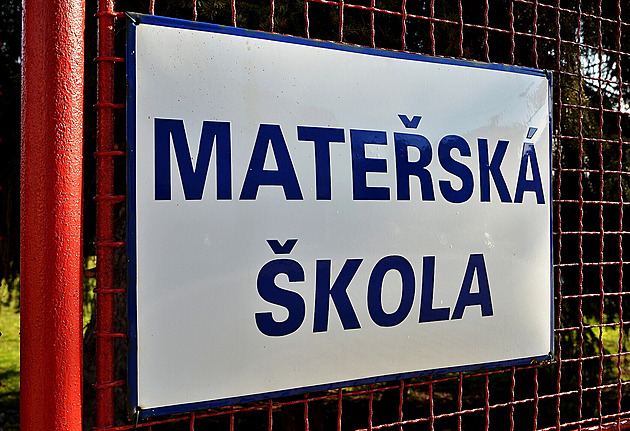 Cizí muž chtěl ze školky vzít dítě, vydával se za strýce. Podivína odhalila učitelka