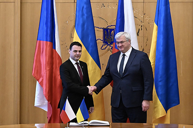 Kyjev udělal ústupky, teď je řada na Rusech, řekl Macinka na Ukrajině