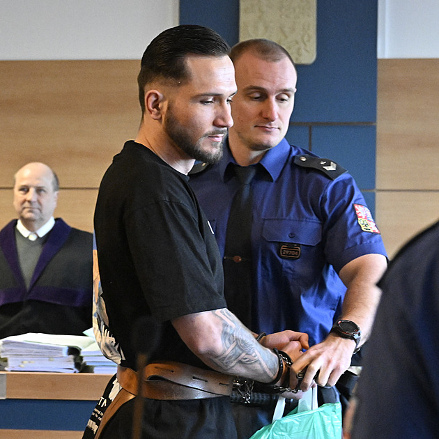 Vymysleli jste si případ, křičel na soudkyni muž viněný ze zapálení baru