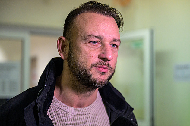 Ficův ministr udivil platbou za luxusní dovolenou, 300 tisíc přinesl v hotovosti