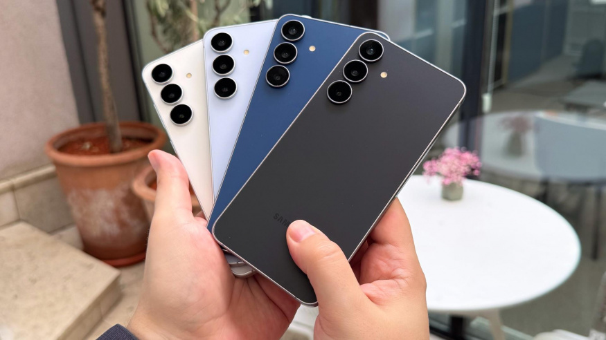 Záhada kolem Galaxy S26: Samsung omylem potvrdil názvy, dva očekávané modely ale chybí