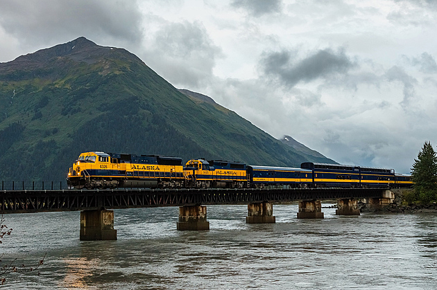 Skal a tajgy divočinou. Železnice v zemi, kde grizzly dávají dobrou noc