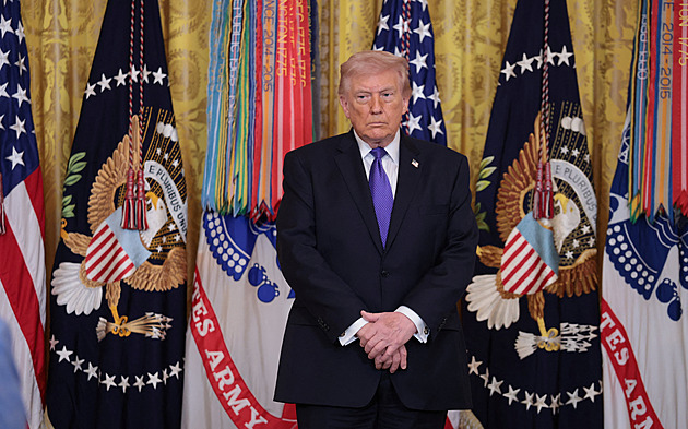 Stovky cílů, zničené bombardéry i lodě. Trump připustil vyslání vojáků do Íránu