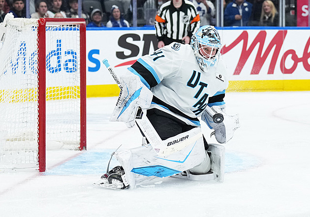 Vaněček vychytal čisté konto, Chmelař slavil premiérovou trefu v NHL