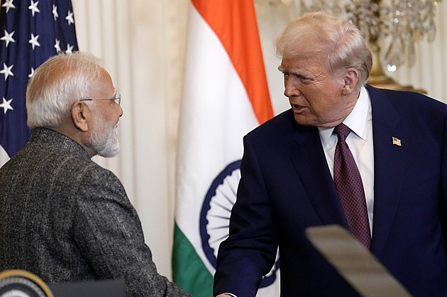 Válka s Íránem brzdí tankery. USA povolily dovoz sankcionované ruské ropy do Indie