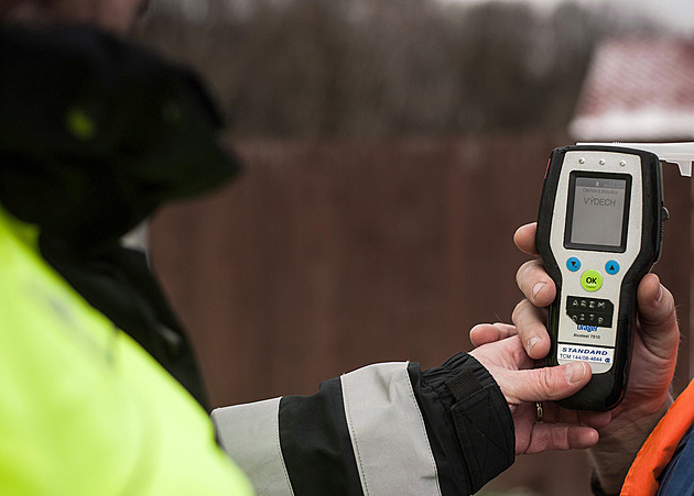 Opilý řidič na Vsetínsku nadýchal 5,32 promile alkoholu, je to letošní rekord