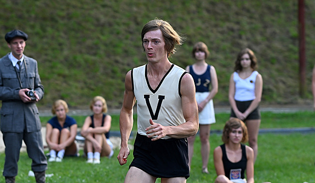 Nohy měl rozedrané do krve, ale běžel dál. Uhlík překvapil i Březinu