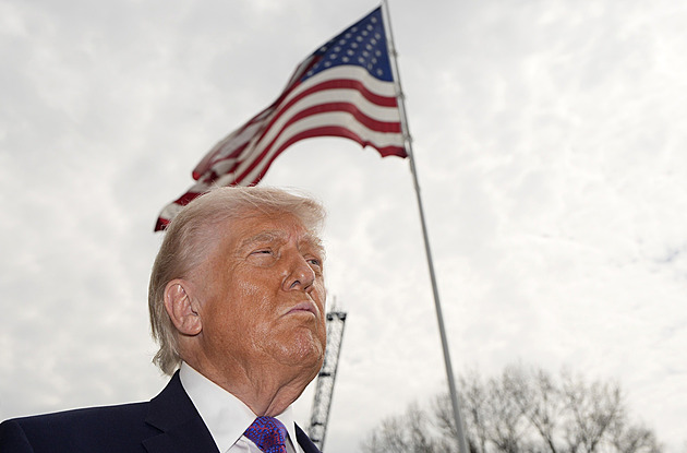 USA zachránily v Íránu letce ze sestřelené F-15. Bude v pořádku, řekl Trump