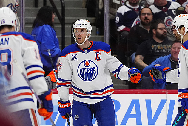Stát proti němu je frustrující. Pětibodový McDavid zničil soupeře, lepší je jen Gretzky