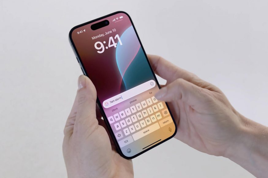 Skrytý vzkaz v pozvánce na WWDC26? Apple plánuje znovu změnit design Siri
