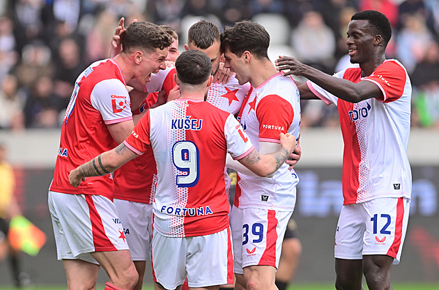 ONLINE: Slavia ztrácí s Olomoucí, Sparta hraje na Bohemians. Jaká bude nadstavba?