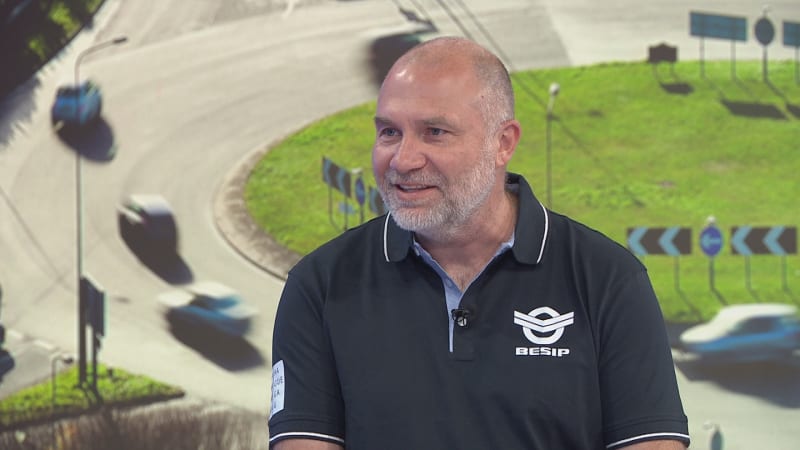 Expert: Honba za lajky může skončit smrtí. Varoval před novým trendem na kruhových objezdech
