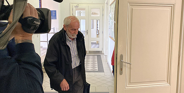 „Agenti StB byli schovaní ve křoví.“ V kauze šikanovaného chartisty zazněla svědectví