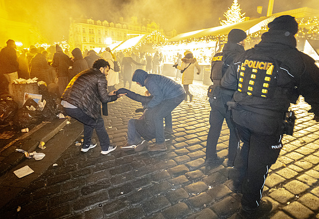 Praha přitvrdí proti ohňostrojům. Městské části je budou moci zakázat úplně