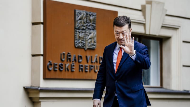Okamura: Pavel je křivák a podrazák. Ať úroveň slovníku zhodnotí veřejnost sama, reagoval Hrad