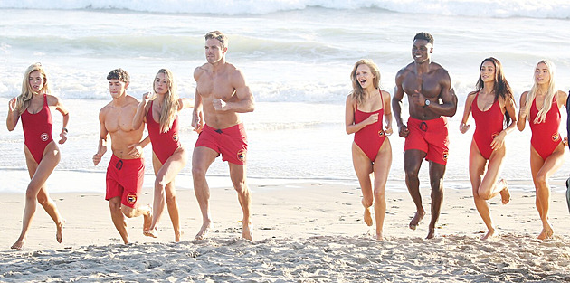 Naderová jako nová Pamela i svůdná Mitchellová. Nová Pobřežní hlídka bude sexy