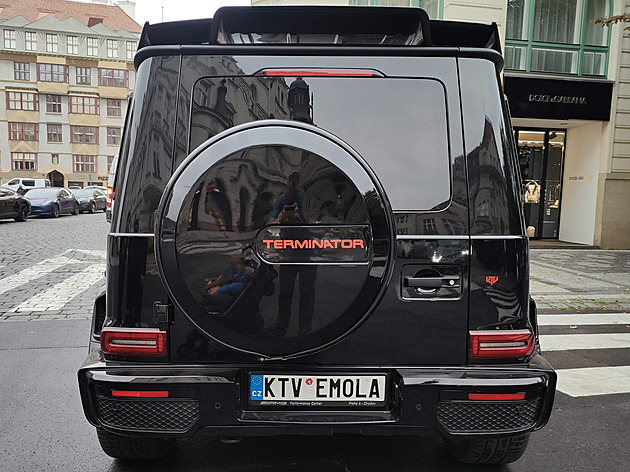 Vémola prodává svůj bestiální mercedes draho. Příplatek za slávu je skoro milion