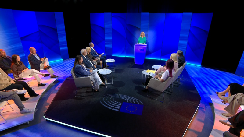 Vondrovi tučňáci a David, který chtěl přesadit svou kolegyni aneb To nejlepší z eurospeciálu