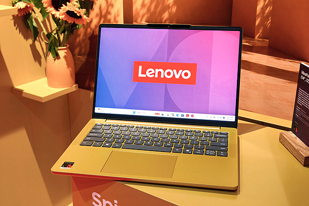 Konec šedi. Nové notebooky Lenovo hrají všemi barvami, díky EU déle vydrží