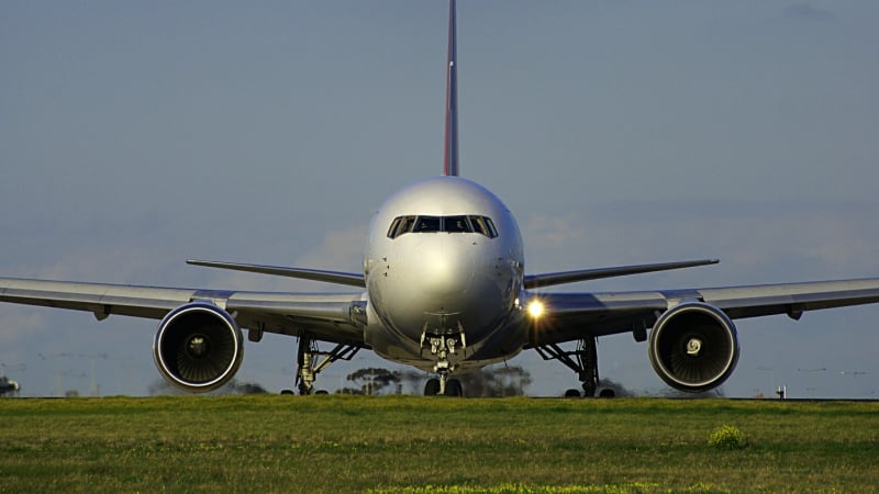 Nehoda Boeingu v Miami: Z letadla se začal valit hustý černý dým, ukazují záběry