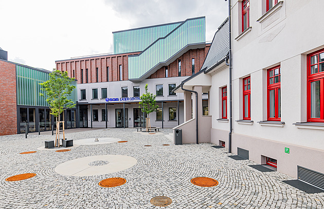 Technologické firmy otevřely střední školu, studenty nechají experimentovat