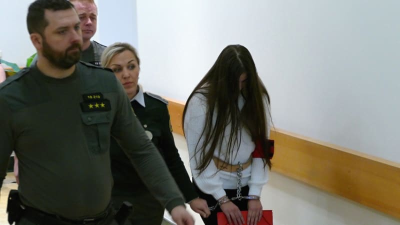 Kam se poděla mladá vražedkyně? Za smrt kamaráda ji poslali do ústavu, situace se ale změnila