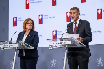 Vláda má schvalovat rozpočet, probere i opatření proti zdražování pohonných hmot