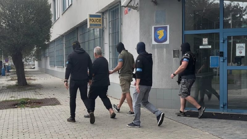 Zvrat v drogové kauze kolem Vémoly: Další zadržený je v Česku, policie ukázala video