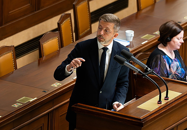 Poslanci poprvé jednají podle nových pravidel, smí mluvit nejdéle půl hodiny