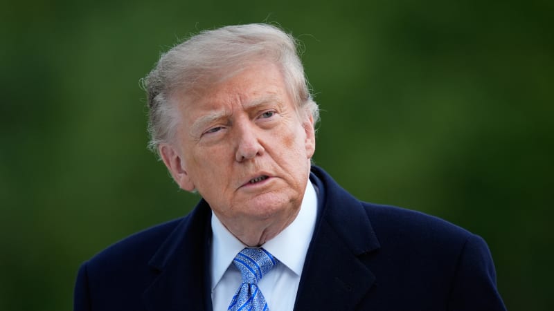 Popravte ho, rozhodl Trump. Armádního psychiatra a vraha 13 lidí zastřelí speciální četa