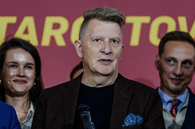 Starostové mají jistých deset senátorů, mezi nimi Řehku, Půtu i Padevěta