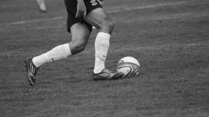 Fotbal na Karlovarsku zasáhla smrt přímo na hřišti. Kapitán Otročína zemřel při ligovém zápase