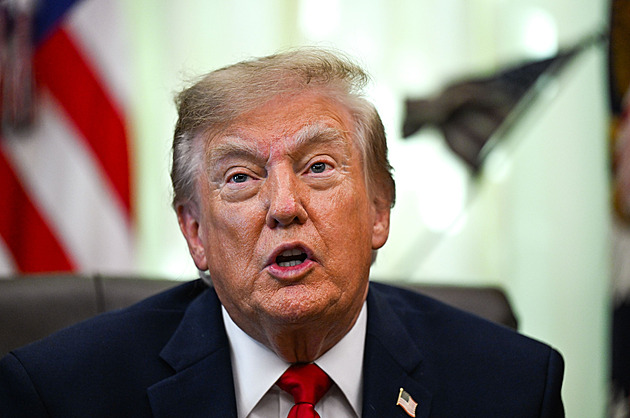 Další žaloba na Trumpa. Dovozcům sýrů z Kanady vadí nejnovější cla