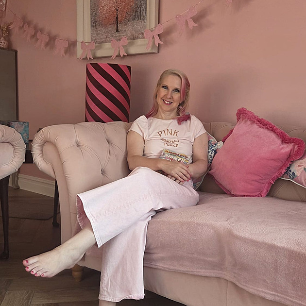 Utratila 730 tisíc za vysněný růžový Barbie dům. Teď ho prodává za 21 milionů