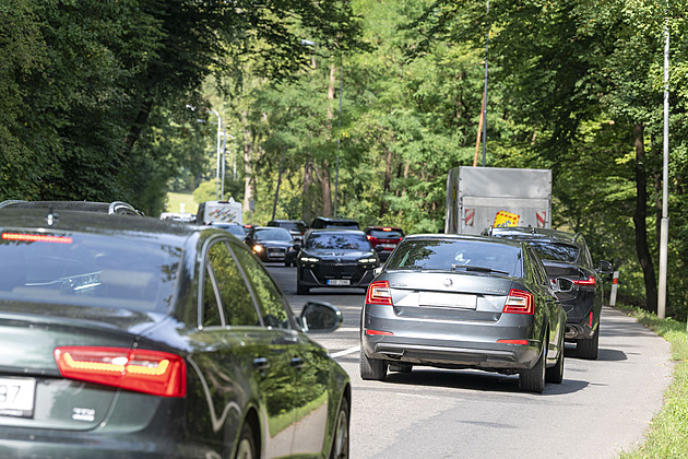 Město nechalo upravit semafory v Kostelci, kolony ve Zlíně by měly být menší